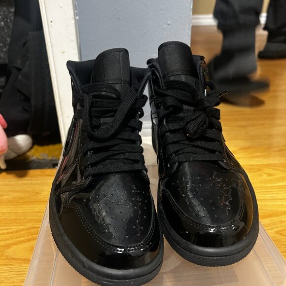 Women’s Air Jordan 1 Patent SE Triple Black - Size 6 - Picture 7 of 8